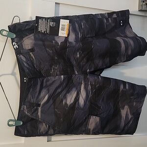 NWT 33 Oakley hybrid cargo shorts